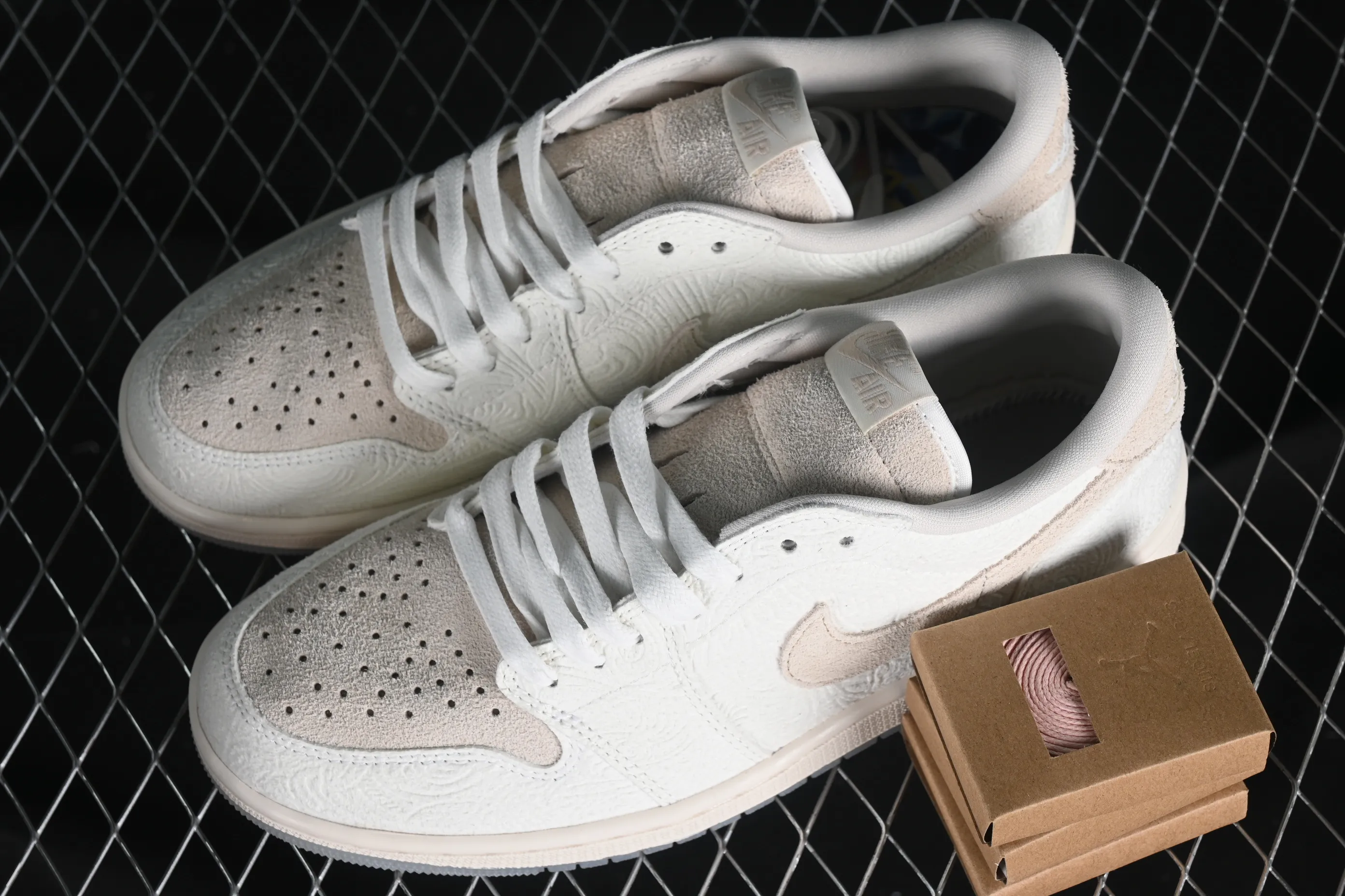 All categories Air Jordan Jordan series basketball shoes Air Jordan 1 Low pure original CP3 x Air Jordan 1 AJ1 Joe 1 embossed white low-top cultural casual sneakers FZ0455-200